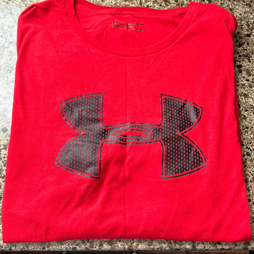 Under Armour T-shirt